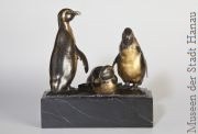 Drei Pinguine, 1911 August Gaul Bronze, vergoldet, Schenkung Irmgard und Werner Küpper, Berlin, Museen der Stadt Hanau  | Tierarztpraxis-Hanau.de